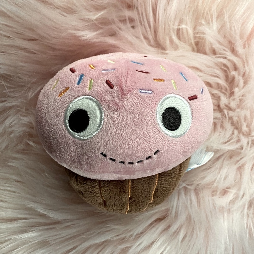 KAWAII 🧁Cupcake Pink Kidrobot X Heidi Kenney Cute Decor Vanity Desk Kitchen